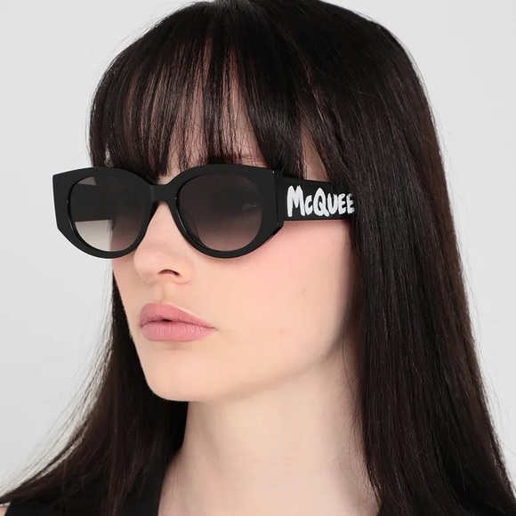 NEW ALEXANDER MCQUEEN AM0330S 002 WOMEN BLACK OVAL SUNGLASSES - Picture 3 of 12